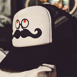  הדפסה על כובעים