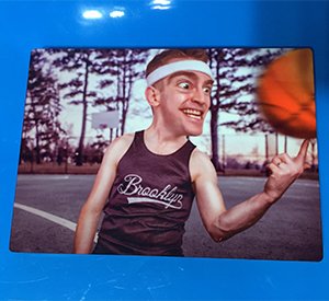 תמונה על עץ עם רגל